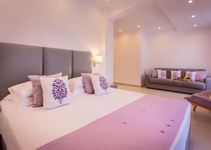 Mar N Mar Crown Hotel-Suites