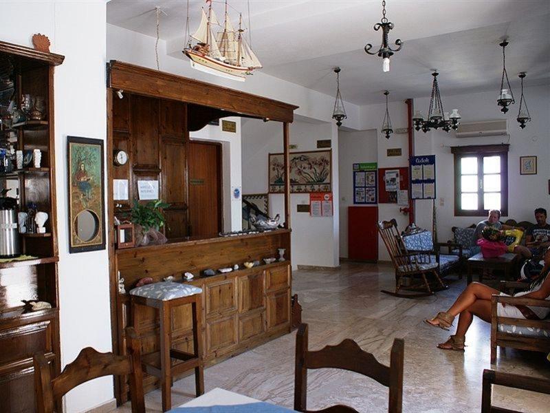 Mar N Mar Crown Hotel-suites 4* Kamári